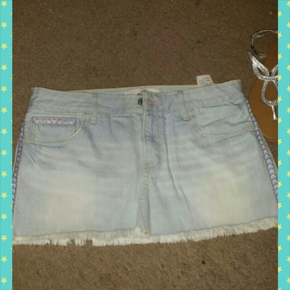 Jeans skirt (price reduction) NWOT - Picture 2 of 3