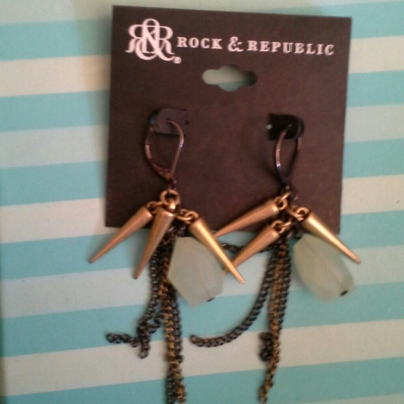 🚫SOLD TO PLATOS🚫Rock&republic earrings
