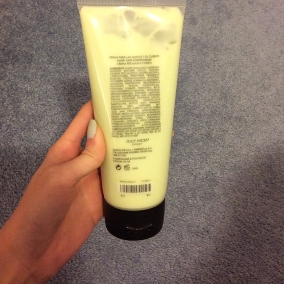 Gilly Hicks - Picture 2 of 2