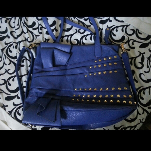 *TRADED*Blue purse