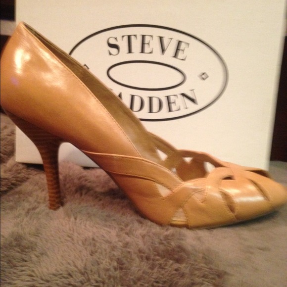 Steve Madden debonair natural leather heels