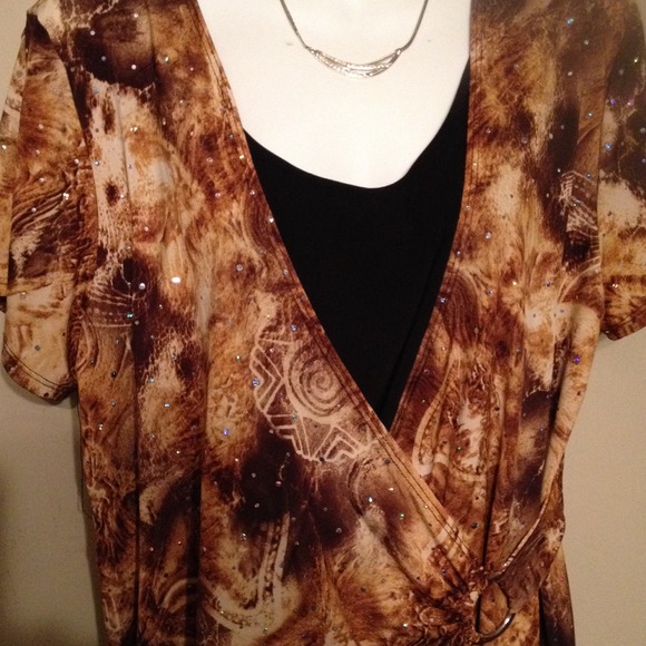 💢Sold💢💢Nice brown/black Bling wrap style top 2x - Picture 2 of 2