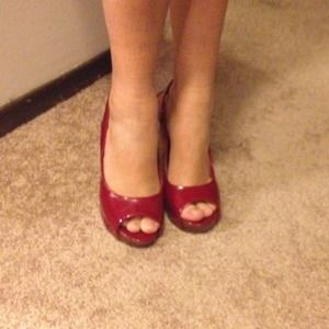 Jessica Simpson red pumps