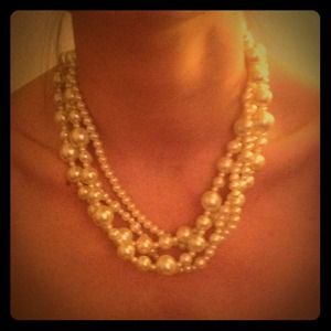 Layered pearl necklace