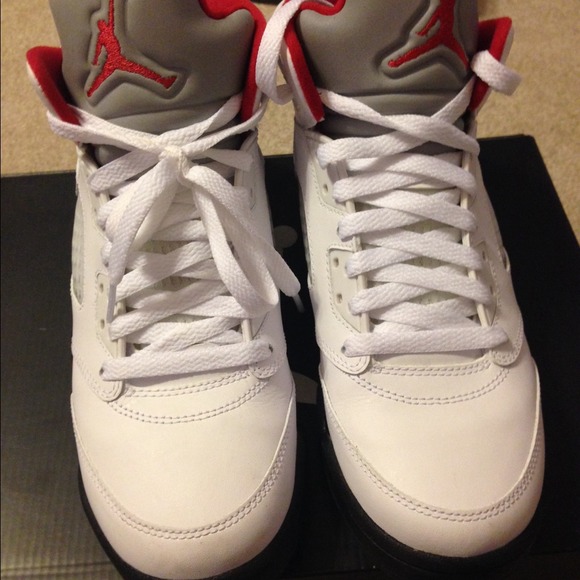 Fire red 5's 10/10 condition GS - Picture 2 of 4