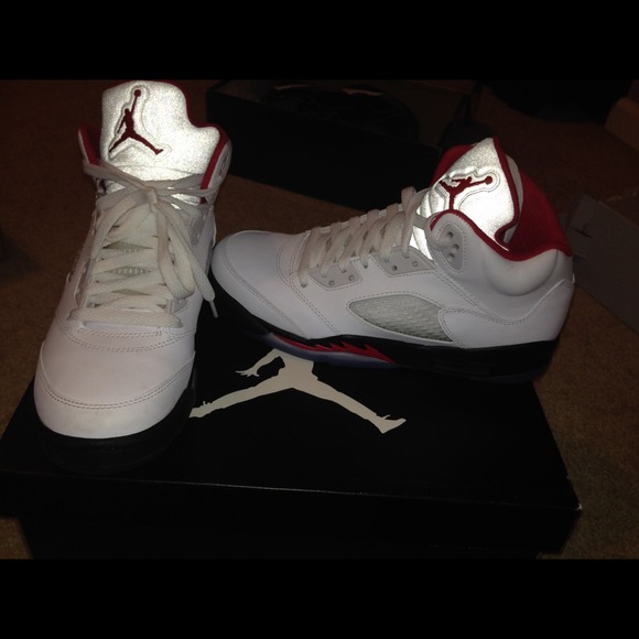 Fire red 5's 10/10 condition GS - Picture 4 of 4