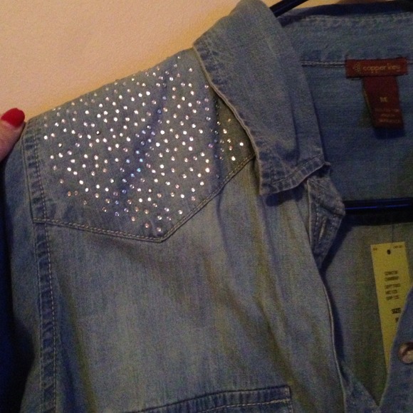 🎉2X HOST PICK🎉Chambray button w/rhinestone - Picture 2 of 4