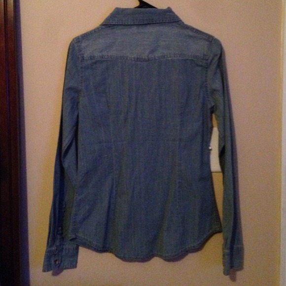 🎉2X HOST PICK🎉Chambray button w/rhinestone - Picture 4 of 4