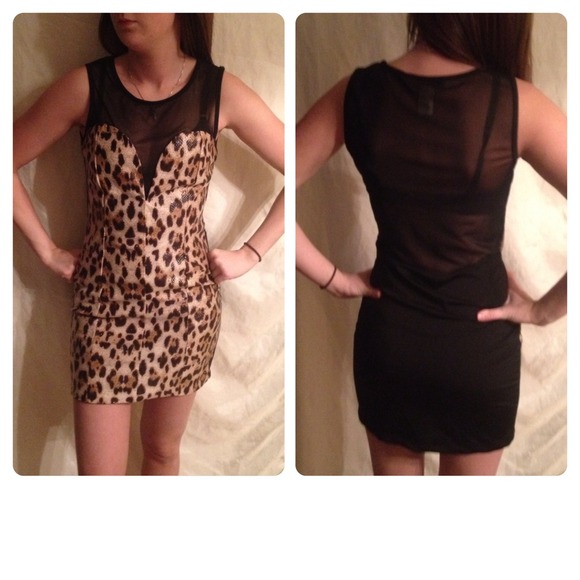 Dresses & Skirts - Body central dress