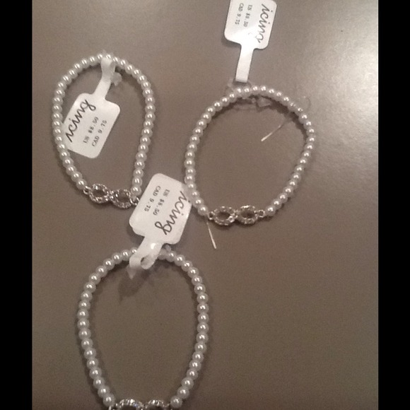 BRAND NEW PEARL BRACELETS!$5.00 each - Picture 3 of 3