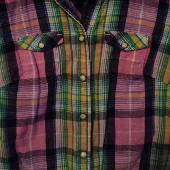 AE shirt - Picture 3 of 4