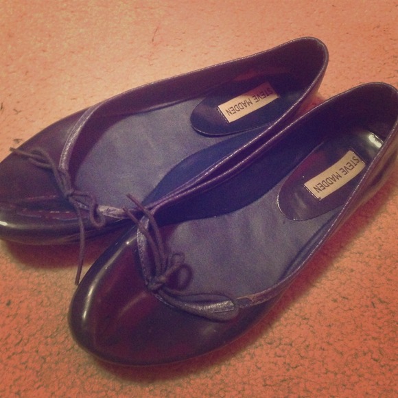 Navy Steve Madden flats. Size 9.5