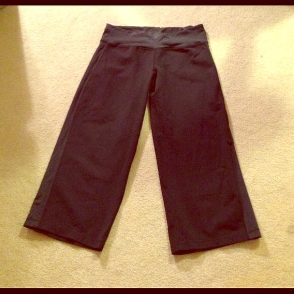lululemon Drawstring Crops with zipper pocket