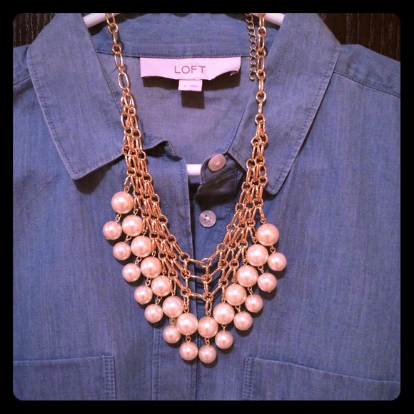 NWT Pearl and Gold Statement Necklace - Picture 2 of 2