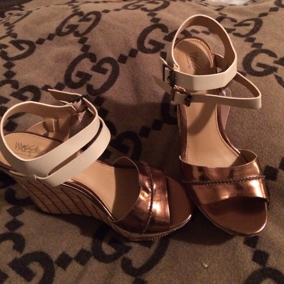 New Mossimo wedge heels 8