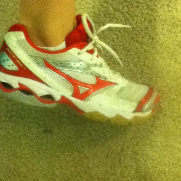 Red Mizuno Red Bolt