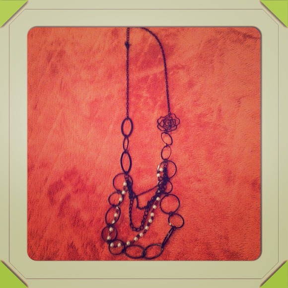 Black flower and pearls 🌹 - Picture 1 of 1