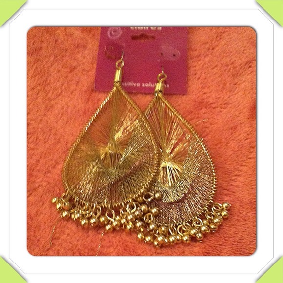 Gold threaded dangling earrings 💖 - Picture 1 of 1