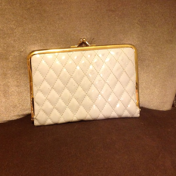 VINTAGE white patent quilt clutch/wallet