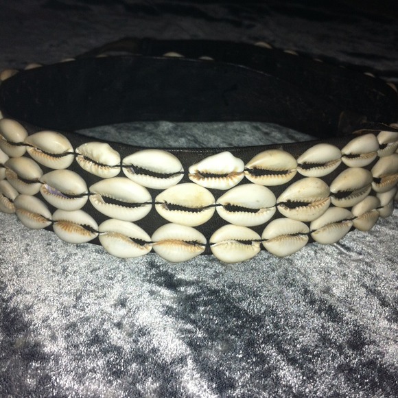 Hawaiian puka shell leather belt