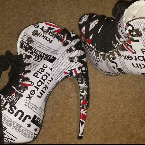 Hot London print booties
