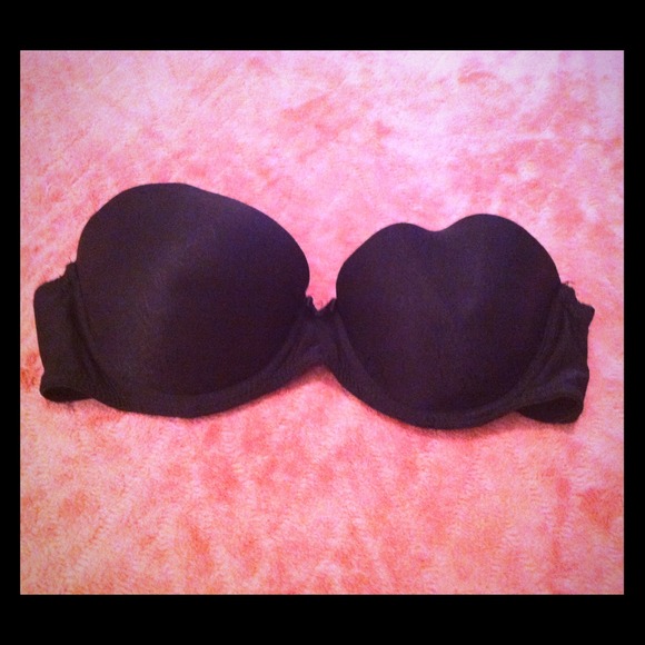 Strapless black bra , never worn💄