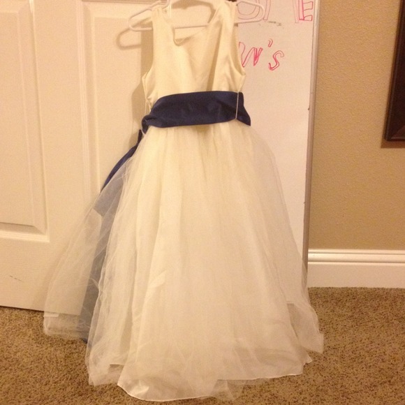 Girls size 6 flower girl dress