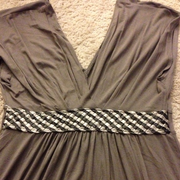 Double V grey dress - Picture 3 of 3