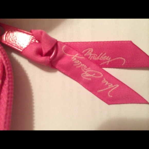 PRICE CUT✂️ Vera Bradley Pink Wristlet - Picture 4 of 4