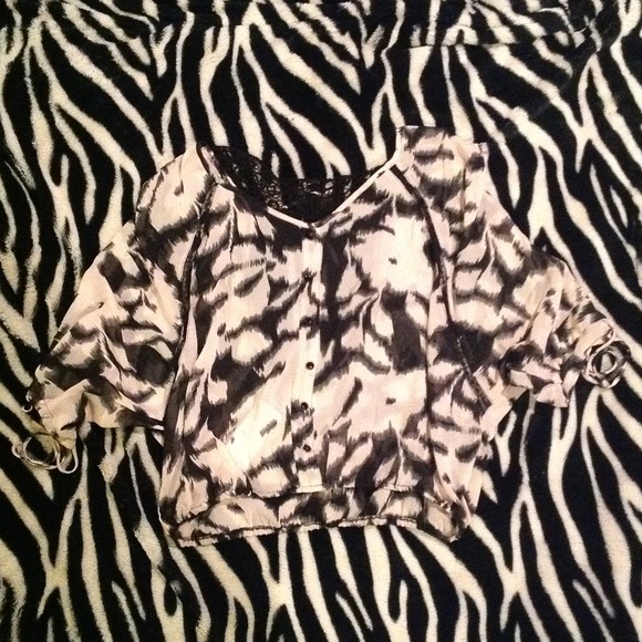 Chiffon Crop Shirt with Lace Back - Buckle - Picture 1 of 2