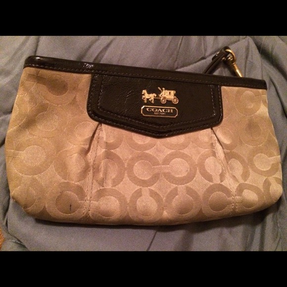 PRICE CUT ✂️Coach Madison OP Art Wristlet - Picture 2 of 4