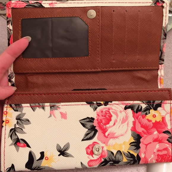 Floral Wallet (NWOT) - Picture 3 of 4