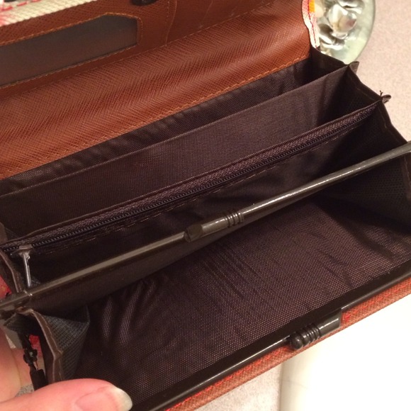 Floral Wallet (NWOT) - Picture 4 of 4