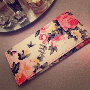 Floral Wallet (NWOT)