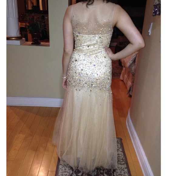 Gold beaded evening gown - Picture 2 of 4