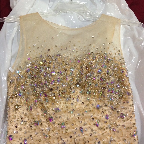 Gold beaded evening gown - Picture 3 of 4