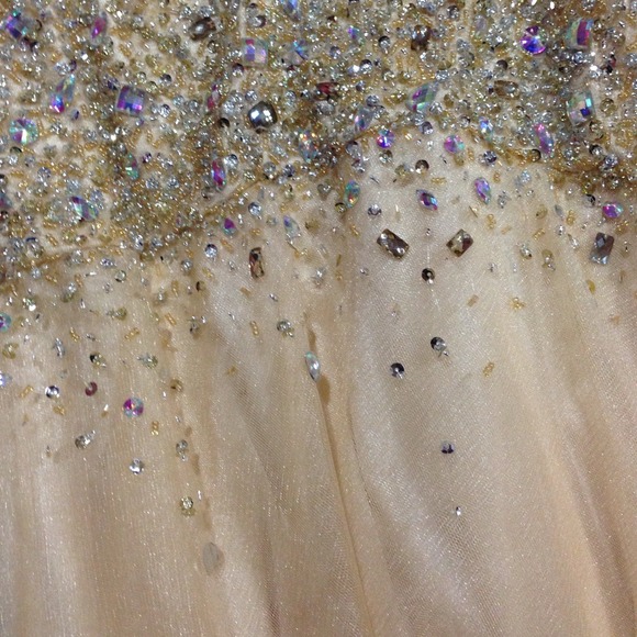 Gold beaded evening gown - Picture 4 of 4