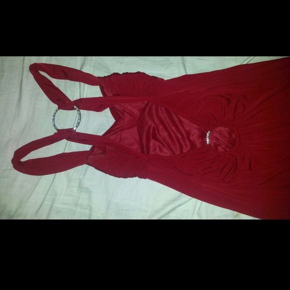Red open back gown - Picture 2 of 3