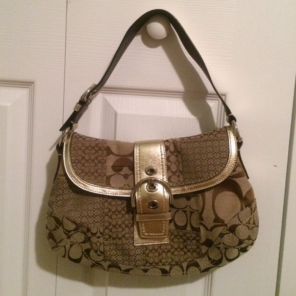 ✨Authentic Coach Signature Handbag✨ - Picture 1 of 4