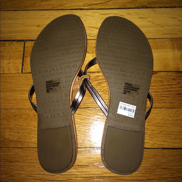 SOLD - *NEW* Banana Republic Gold Flip Flop - Picture 3 of 3