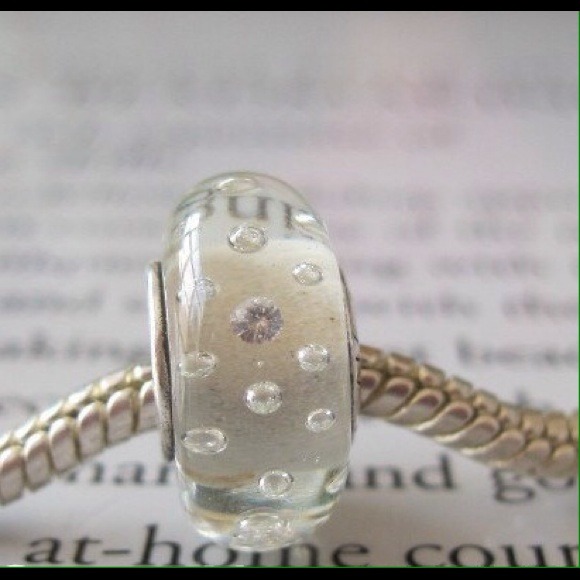 Sold in a bundle White Effervescence