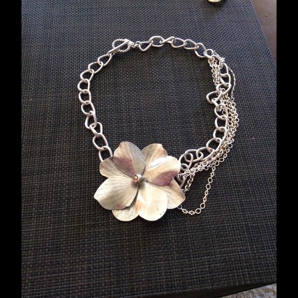 Jessica Simpson flower necklace - Picture 1 of 1
