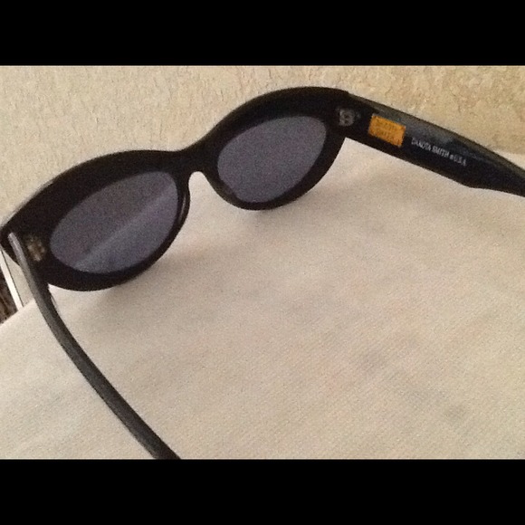 Dakota Smith cat sunglasses