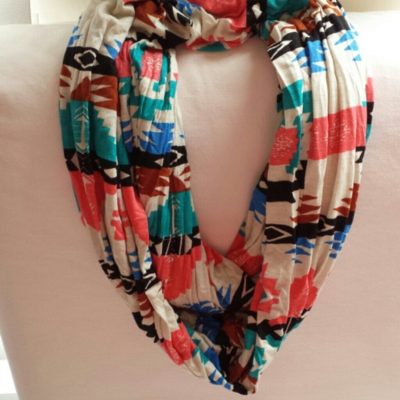 SOLD: BUNDLE FOR @DEBNUNLEY Print Infinity Scarf