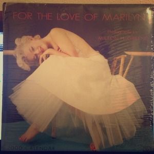 ❌SOLD❌Marilyn Monroe 2000 calendar collectible