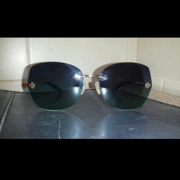 SOLD♥♥♥Tory Burch sunglasses.  Medium blue lenses.