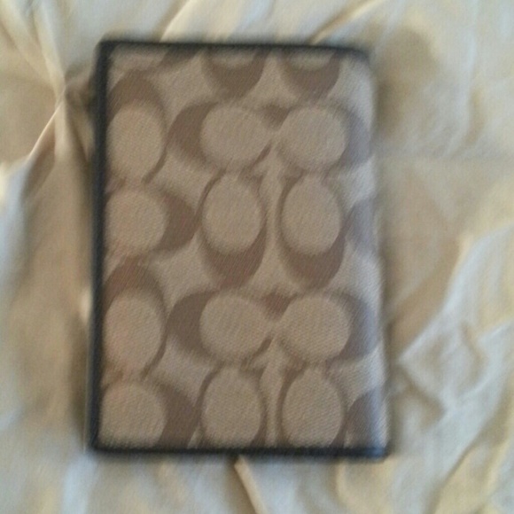 Authentic Coach Signature Wallet - Picture 3 of 3