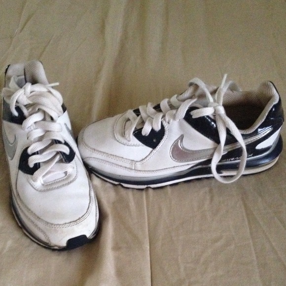 Nike - Picture 2 of 3