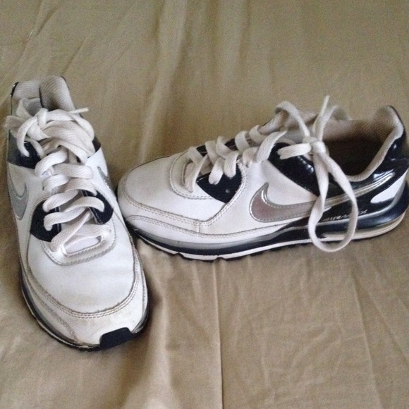 Nike - Picture 3 of 3