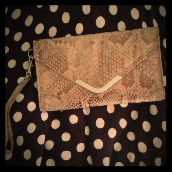 🚫SOLD🚫 🐍 Snake print clutch 💚